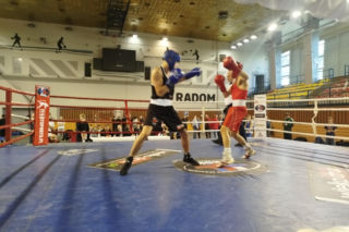 Następcy Paździora na ringu w hali przy Narutowicza! W Radomiu odbył się turniej bokserski z okazji 100 lecia Broni Radom 