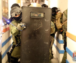 Ćwiczenia policji w hotelu Novotel Warszawa Centrum