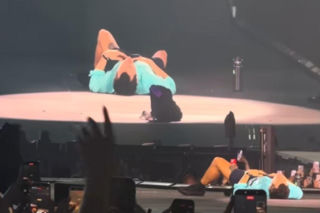 Harry Styles upadł na scenę