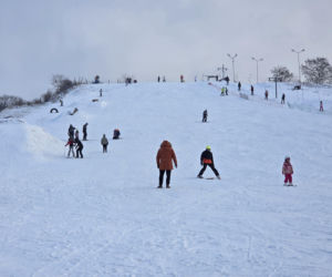 Tłumy narciarzy w bydgoskim Myślęcinku. Byliśmy na Stefanowym Stoku