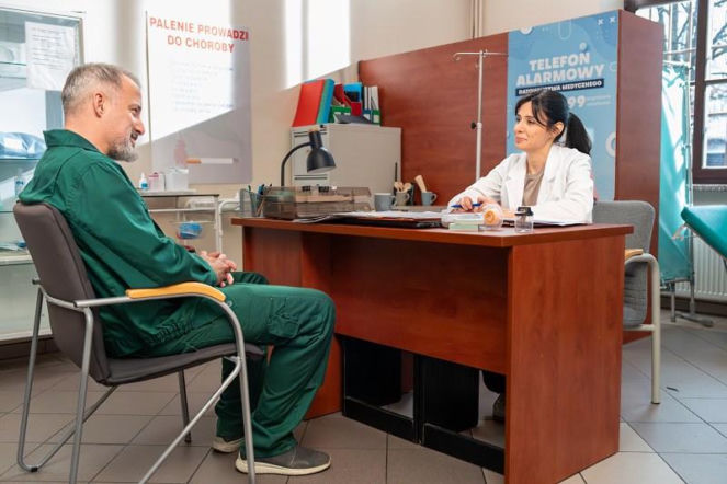 Pierwsza miłość, odcinek 4151: Lekarka w obawie o życie Bartka przenosi go na oddział psychiatryczny
