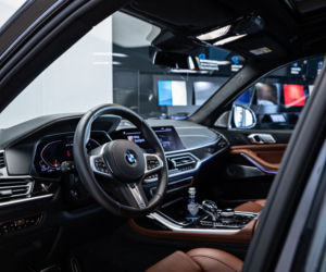 C-BooL jeździ BMW X7 M50d