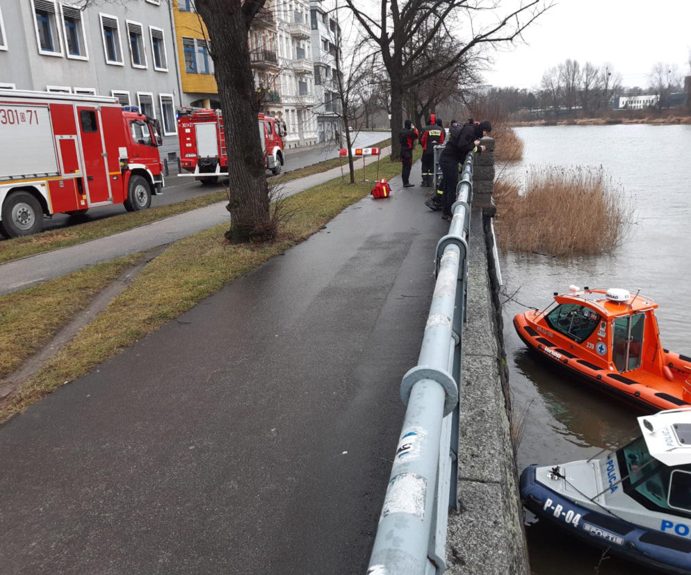 Zwłoki kobiety w średnim wieku wyłowione z Odry w centrum Wrocławia