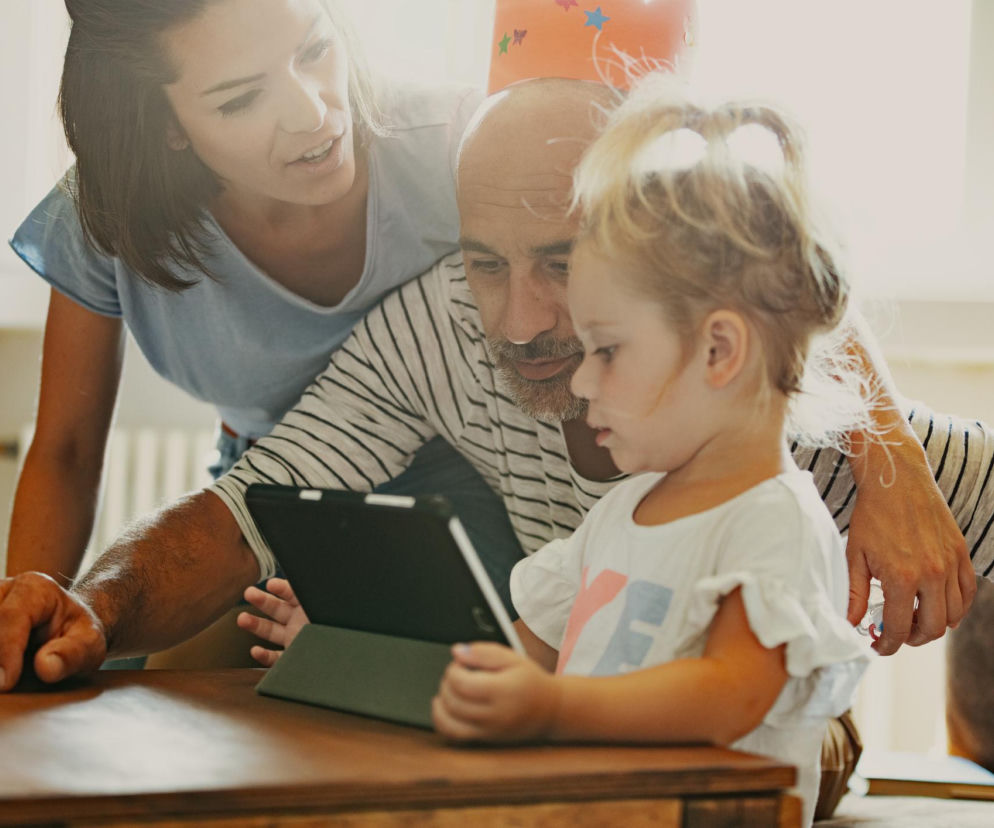 Surowy tata i pobłażliwa mama? Psychologowie wskazują najlepsze rozwiązanie