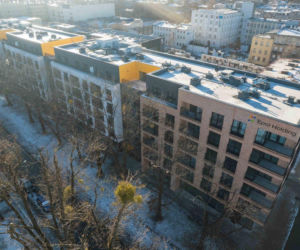 Uwagę zwracają dziś takie adresy jak ul. Dębowa 1 w Łodzi. To tam powstały Apartamenty Dębowa - inwestycja zlokalizowana w centrum Łodzi, w sąsiedztwie alei stuletnich dębów