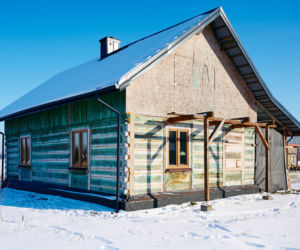 Mama nie wróciła. Tragiczny wypadek przerwał marzenia. Ekipa Nasz Nowy Dom walczyła z czasem. ZDJĘCIA domu przed i po remoncie