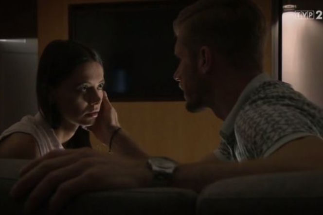 M jak miłość odcinek 1265 Iza (Adriana Kalska) Artur (Tomasz Ciachorowski)