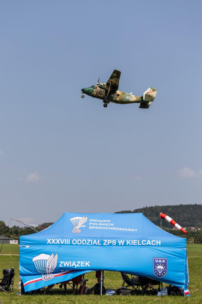 Zawody spadochronowe w Masłowie 2025