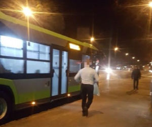 Kierowca autobusu wyskoczył po alkohol