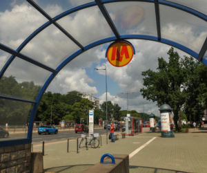 Stacja metra Pole Mokotowskie zmieni nazwę? SGH walczy i publikuje petycje