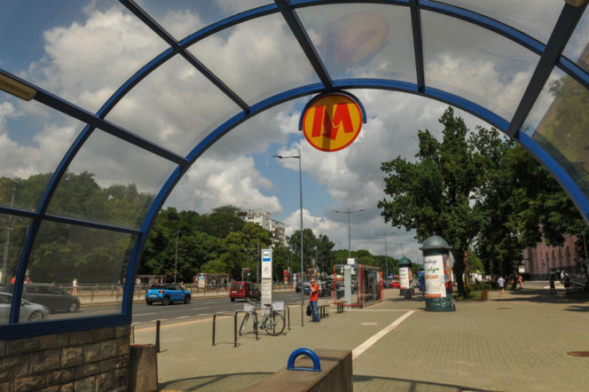 Stacja metra Pole Mokotowskie zmieni nazwę? SGH walczy i publikuje petycje