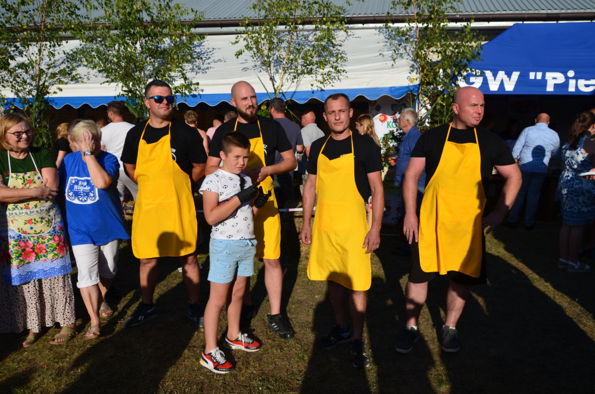 W konkursie na najlepsze pierogi w powiecie Siedleckim w 2025 roku zwyciężył męski zespół KGW „Sami Swoi” z Kotunia! 