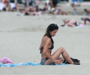 Marta Kaczyńska z mężem na plaży