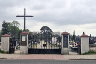Zabójstwo w Raszynie. Na tym cmentarzu znaleziono ciało 67-latka