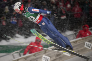 O której godzinie skoki dzisiaj? W sobotę 14.02.2026 konkurs na dużej skoczni!