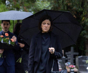 Pierwsza miłość: Stik ucieka z konwoju transportującego go do więzienia z pogrzebu Teresy... Marta i Emilka są w niebezpieczeństwie?