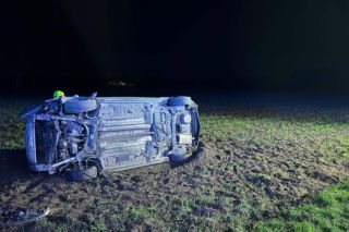 Taksówka wypadła z drogi i dachowała pomiędzy miejscowościami Borki Siedleckie i Przygody. W wypadku poszkodowane zostały dwie osoby