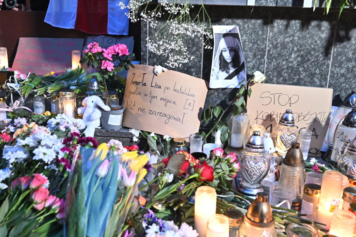 Cichy marsz po śmierci 25-letniej Białorusinki. „Miałaś na imię Liza. Niestety miałaś, nie żyjesz”