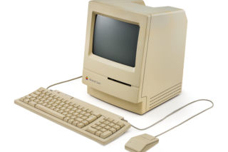 Komputer Beksińskiego trafił na aukcję. Niezwykła pamiątka po niezwykłym artyście! 