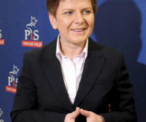 SZYDŁO WYSZŁA Z CIENIA