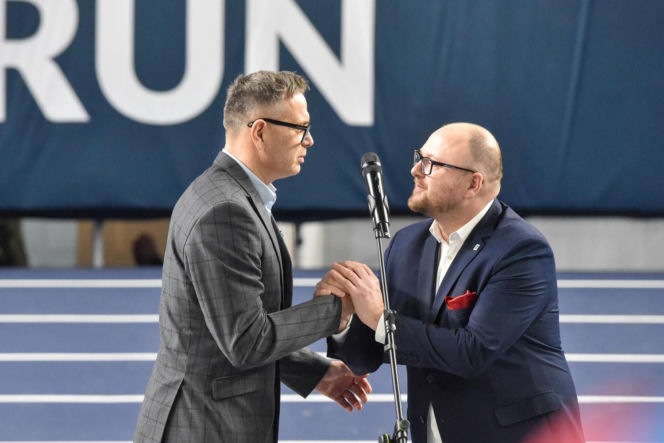 Halowe mistrzostwa Polski w Kujawsko-Pomorskiej Arenie Toruń. Zdjęcia kibiców i zawodników