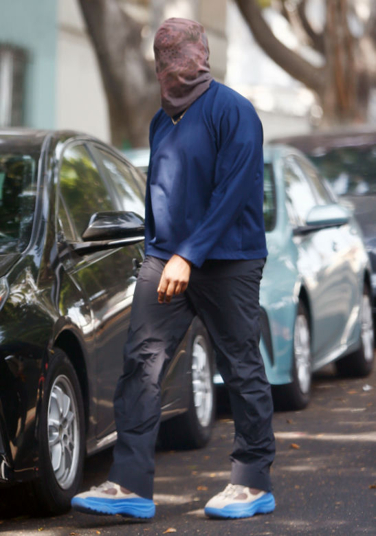 Kanye West w kominiarce