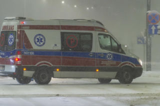 Chciał tylko pomachać na do widzenia. Wtedy 4-latek wypadł z okna