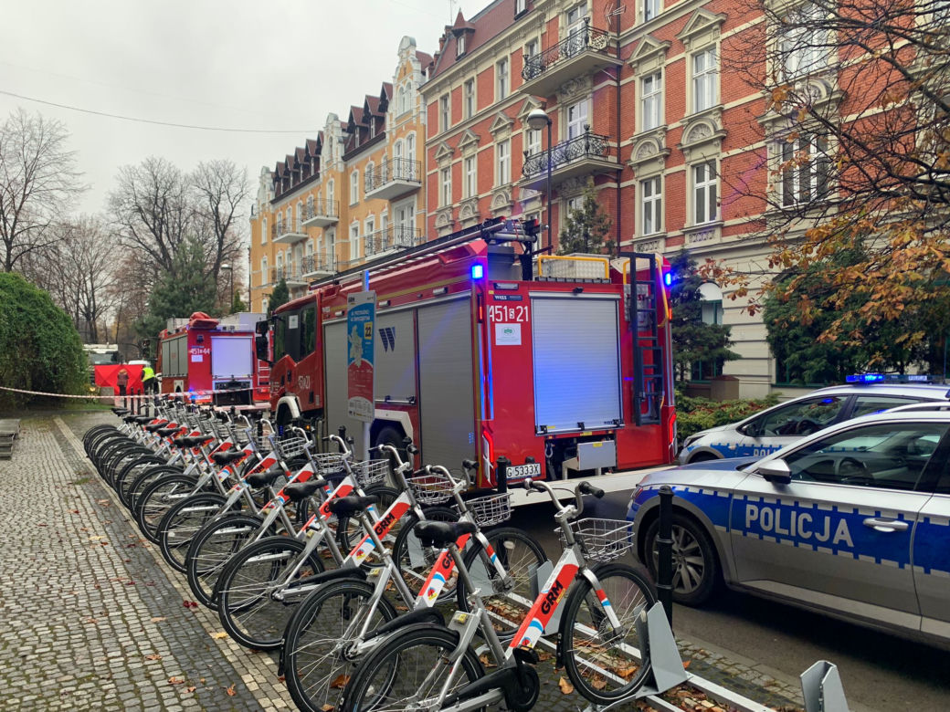 Makabryczny wypadek w Gliwicach. Pieszy zginął pod kołami śmieciarki