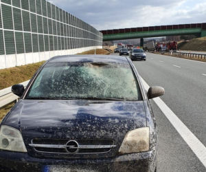 Wystrzał opony w ciężarówce na A4