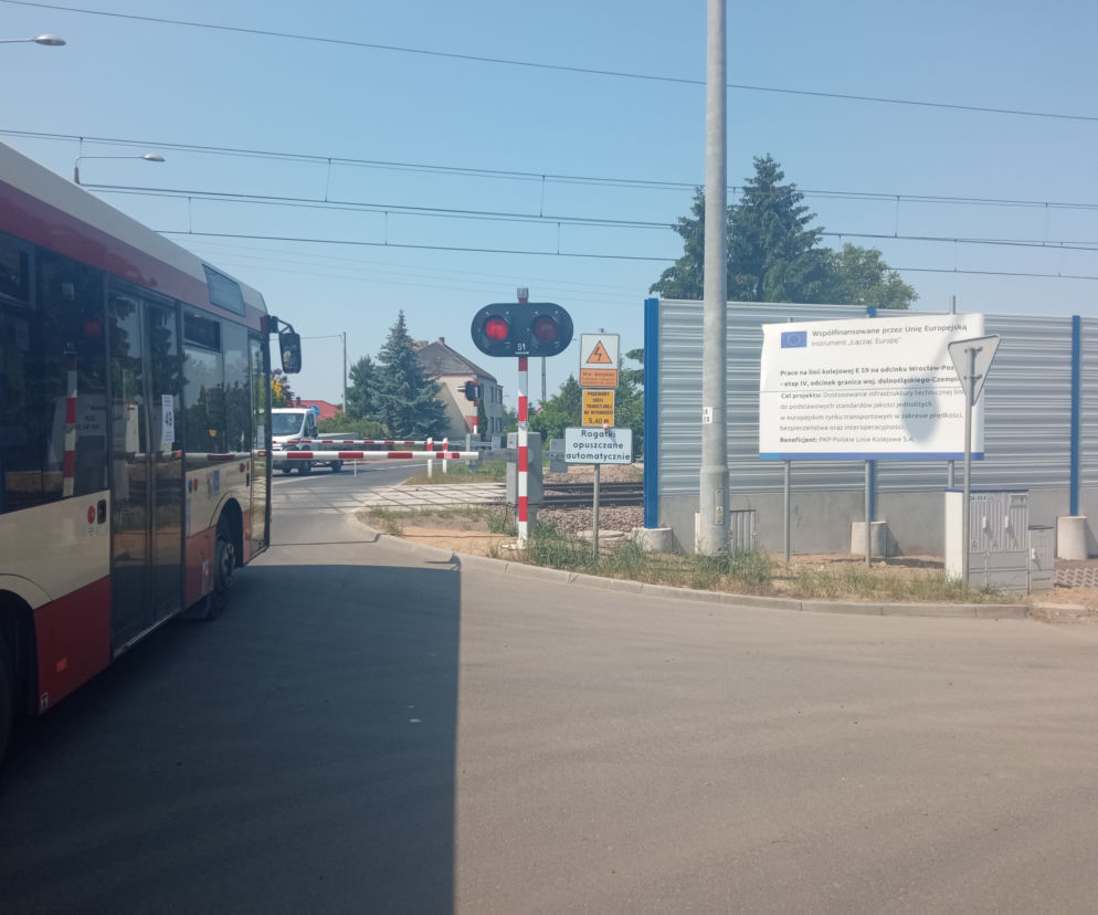 Przejazd ul. Dożynkowa w Lesznie