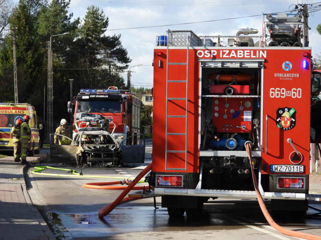 Truskaw. Auto stanęło w ogniu, kierowca się palił