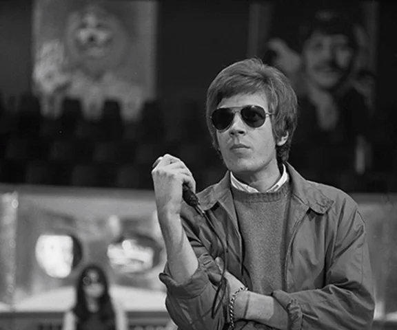 Perkusista uderzał w martwą świnię. Tak Scott Walker odtworzył dźwięki linczu na Mussolinim