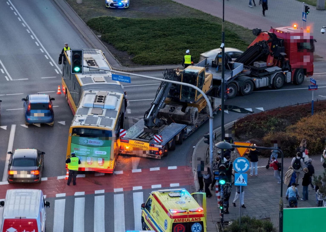 Wypadek autobus laweta