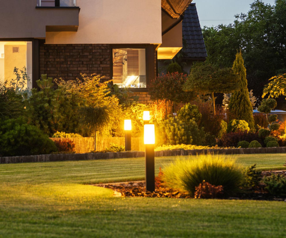 Inteligentne i energooszczędne oświetlenie zewnętrzne domu i ogrodu. Ceny marzec 2026