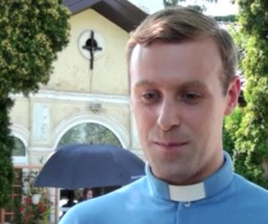 Ranczo 8 sezon. Ksiądz Maciej (Mateusz Rusin) - na planie Rancza