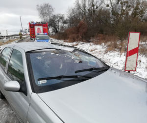 Dachowanie pod Szylenami. Jest ślisko – noga z gazu