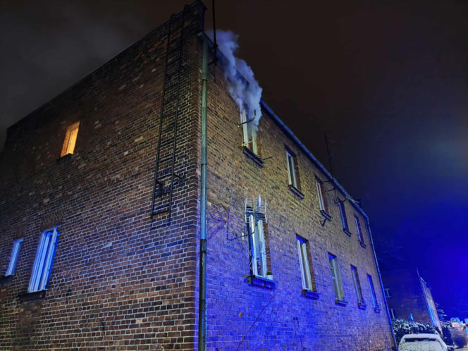 Tragiczny pożar w Chełmku. W mieszkaniu znaleziono zwęglone zwłoki mężczyzny