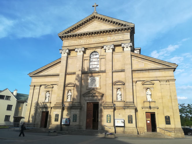 Zapłonęła w nim pierwsza na świecie uliczna lampa naftowa. To jedno z najpiękniejszych miast w Małopolsce