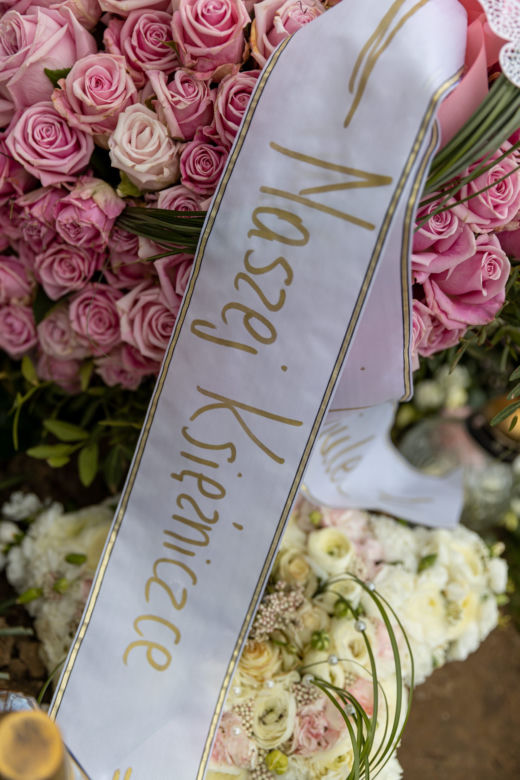 Widok grobu Zuzi łamie serce