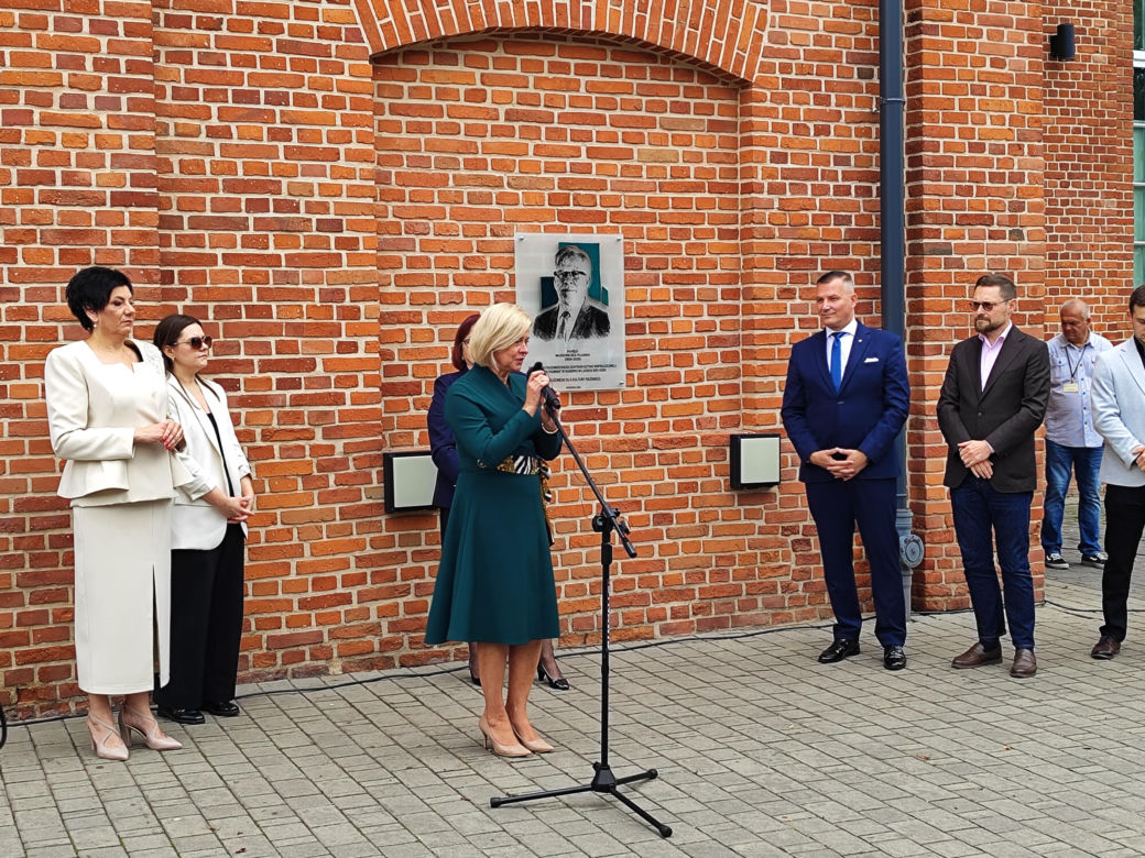 Rozpoczeły się obchody 20-lecia MSCW "Elektrownia" - Dziś odsłonięto tablicę upamiętniająca wieloletniego dyrektorka instytucji