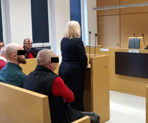 Spadł z noszy w drodze do szpitala, nie przeżył. Medycy oskarżeni o śmierć Ryszarda