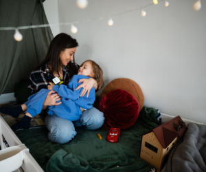 „Jesteś bezpieczny”. Ten jeden gest przed snem wycisza dziecko i przynosi spokojny sen