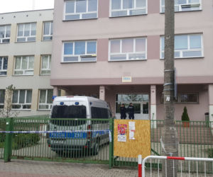 Atak nożownika w szkole w Wawrze
