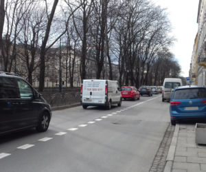 Kraków: Urzędnicy zabrali jeden pas na Dietla i zrobili tam... parking