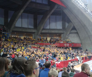 Kibice tłumnie stawili się w Hali Stulecia