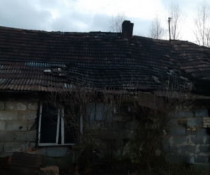 Mieszkają w 200-letnim, walącym się domu! Marzą o bieżącej wodzie i kanalizacji