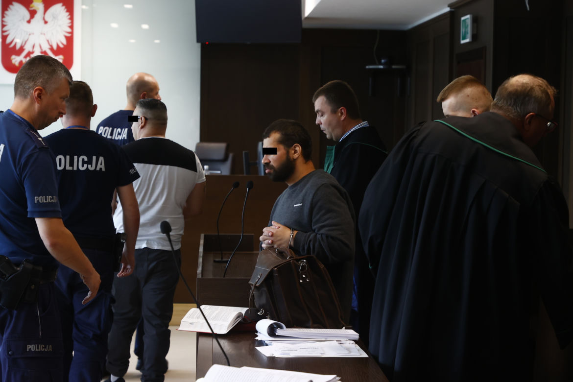 Gang trucicieli na ławie oskarżonych. Mieli mordować ludzi zatrutą wódką