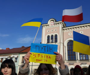 Młodzi ludzie - solidarni z walczącą Ukrainą 