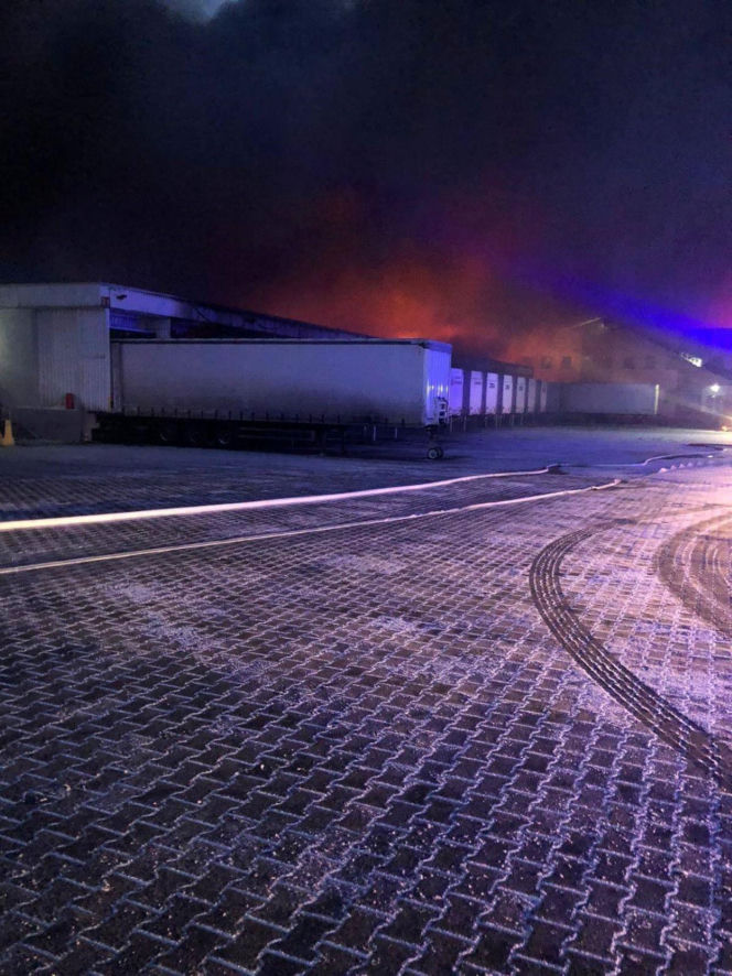 Wielki pożar hali magazynowej w Wielkopolsce