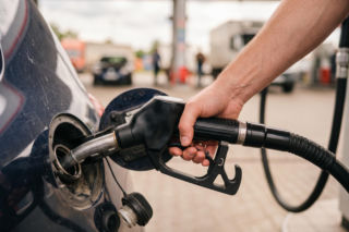 Hurtowe ceny paliw 03.08.2026. Czas na oddech dla kierowców i rynkowe wyczekiwanie